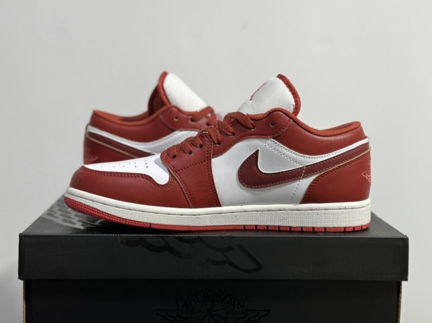 Air Jordan 1 Low SE GS 'Dune Red'