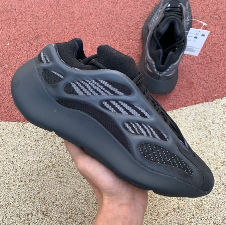 Yeezy 700 V3 'Alvah'